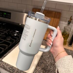 SOLD🚨NEW Limited Edition Spring Starbucks/Stanley 40oz